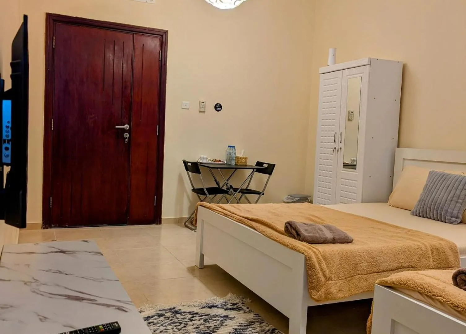Thegrid-Homestay Abu Dhabi Lägenhet